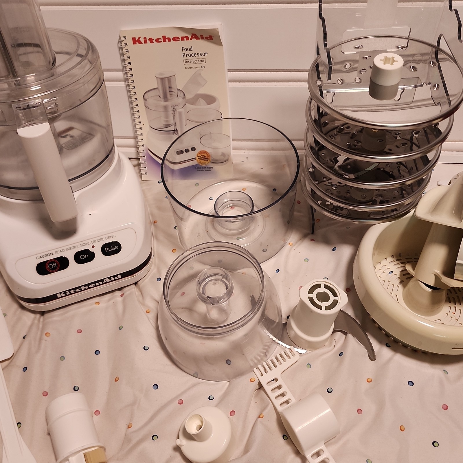 KitchenAid Professional 670 Food Processor Many Attachments Tested Juicer, Rack