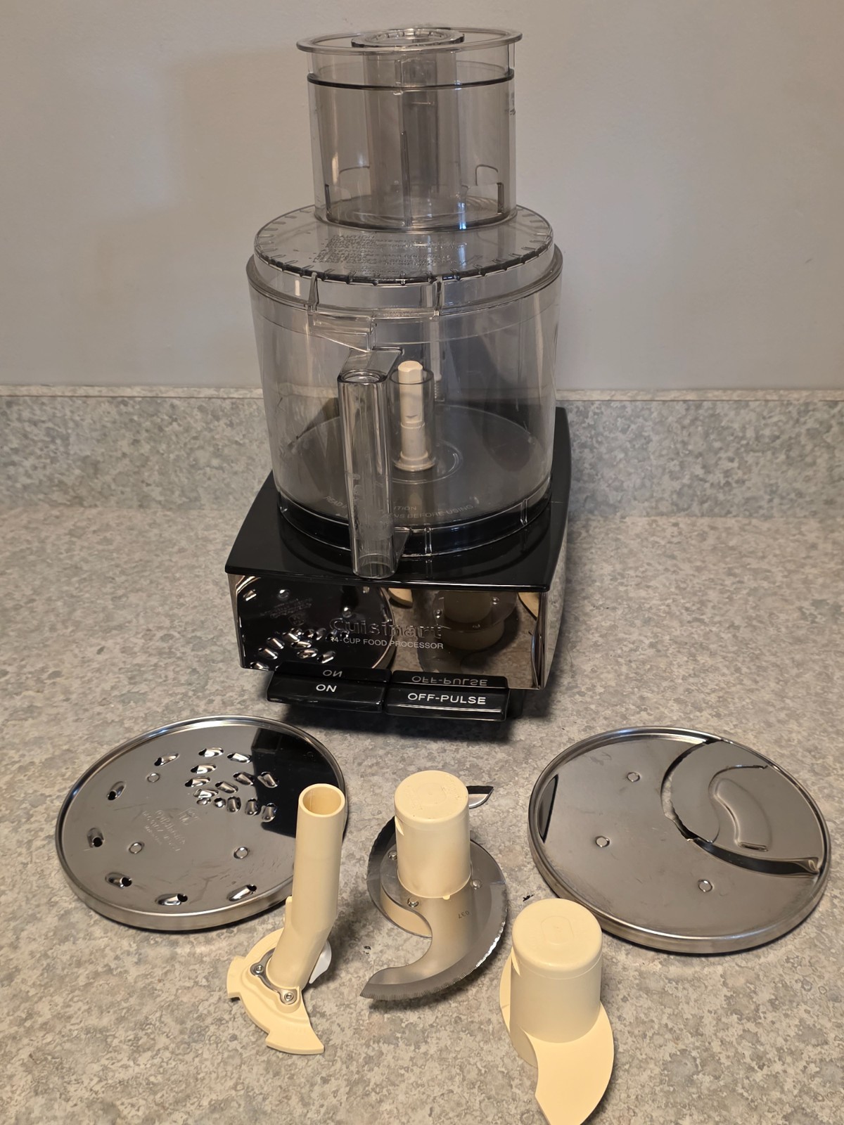 Black Chrome Cuisinart Custom 14 Cup Food Processor DFP-14N EXCELLENT Unused