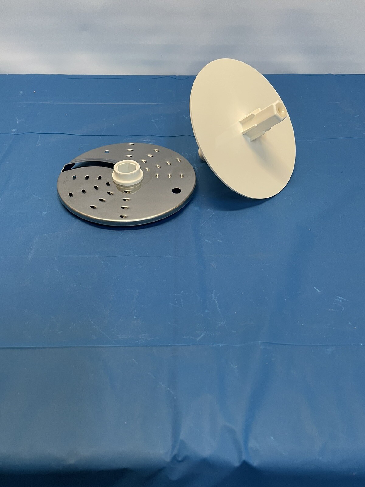 Sunbeam Oskar 14181 Food Processor ejector disk and shredder grater blade