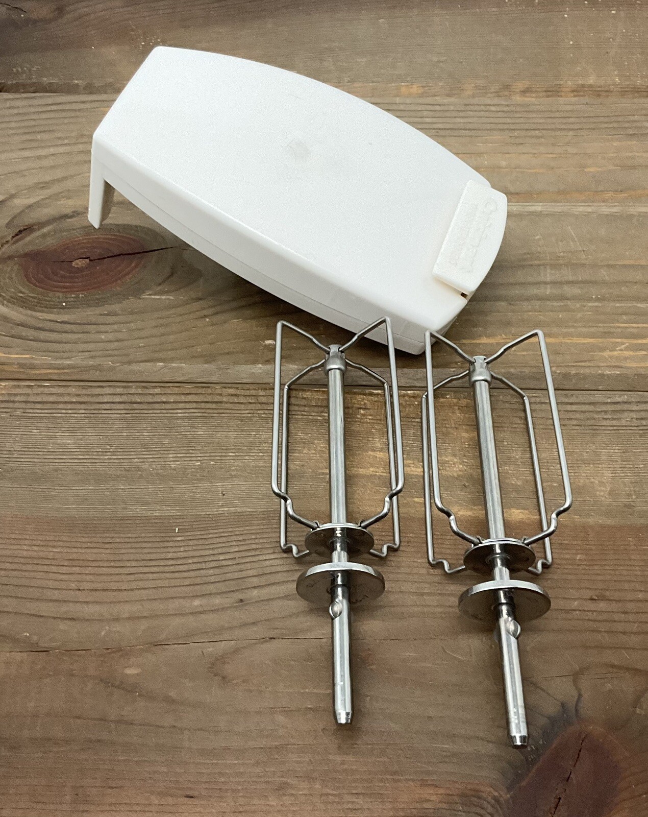 Cuisinart Whisk Attachment Base and 2 Wire Beaters DLC 457 For DLC7