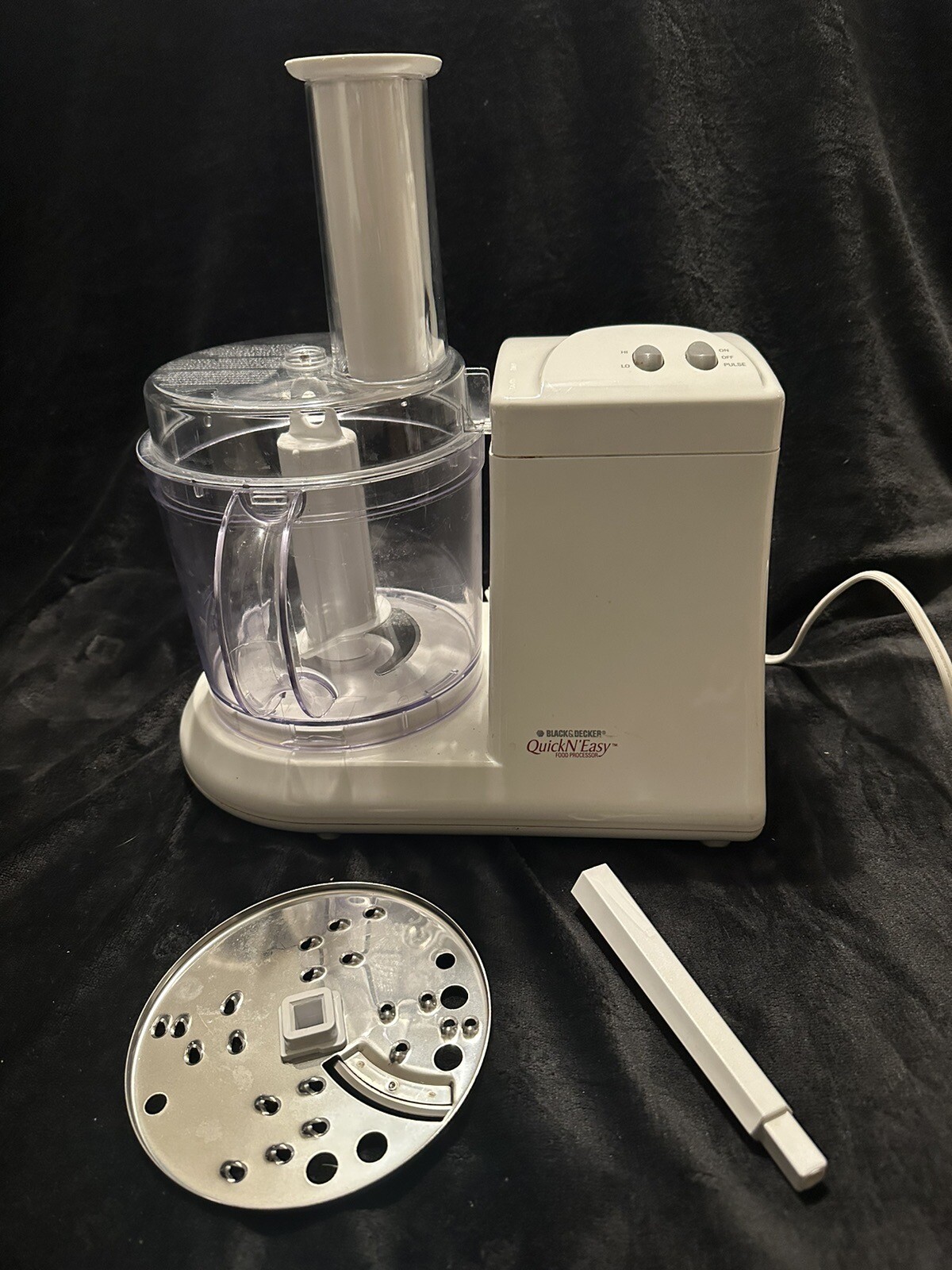 Black and Decker Quick-N-Easy FP-1200 Food Processor W/ Accessories – Works 100%