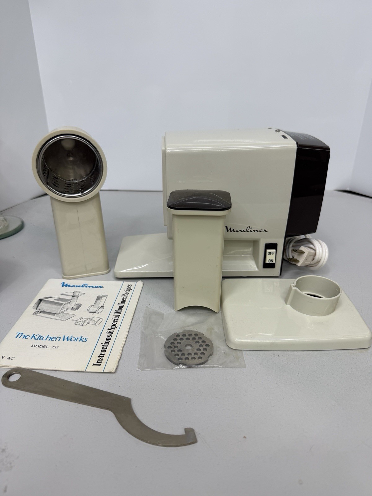Moulinex Kitchen Works Grinder Slicer Shred Grate 252