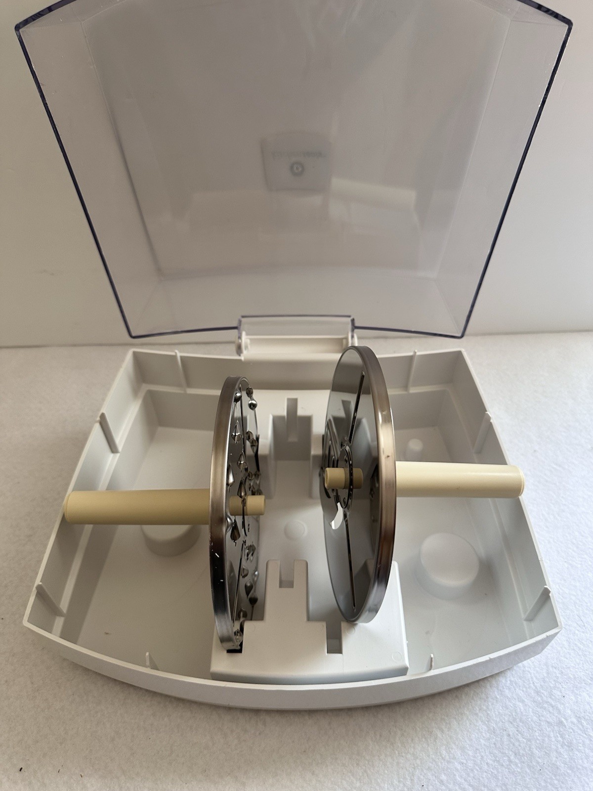 Cuisinart Blade and Disc Holder with Accessories Total Discs. 2 Blades