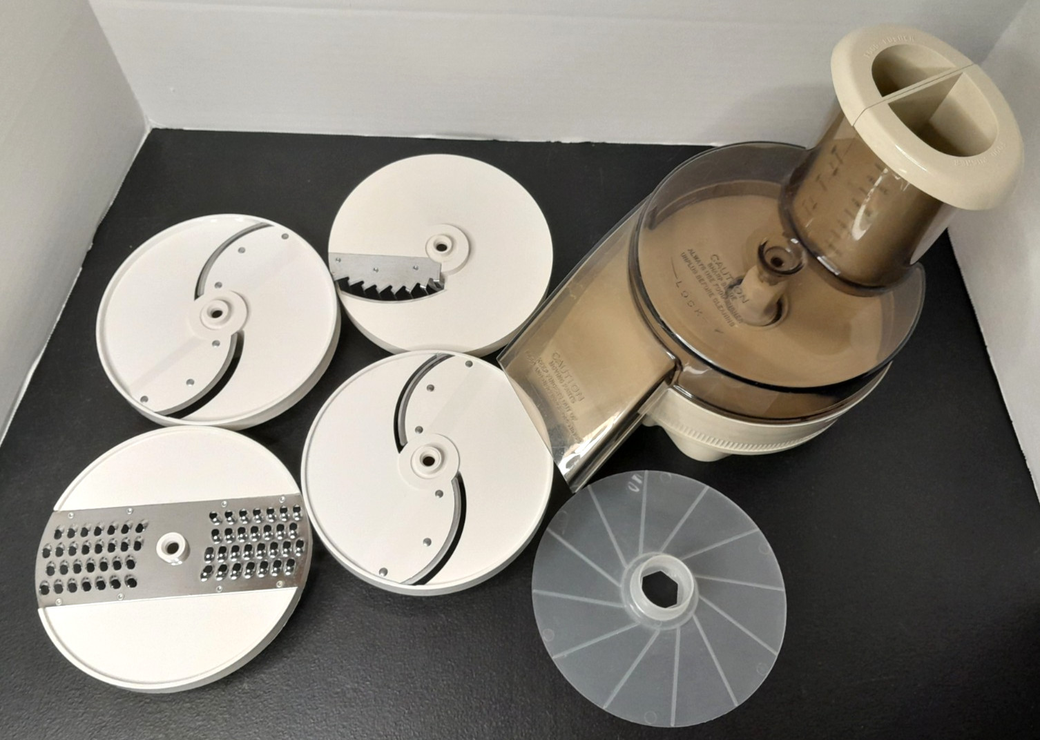 Vtg Oster Regency Kitchen Center Food Processor Beige 957-16F 4 Blades Shooter