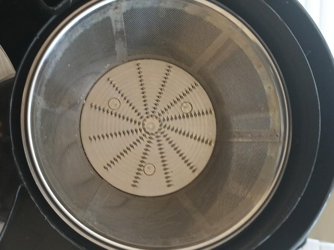 Black & Decker JE2200B 400-Watt Juice Extractor/Citrus Juicer — Used