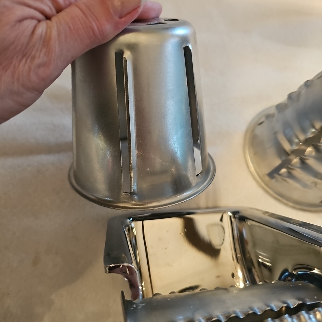 Saladmaster Food Processor – EUC with 5 Cones (No Stand)