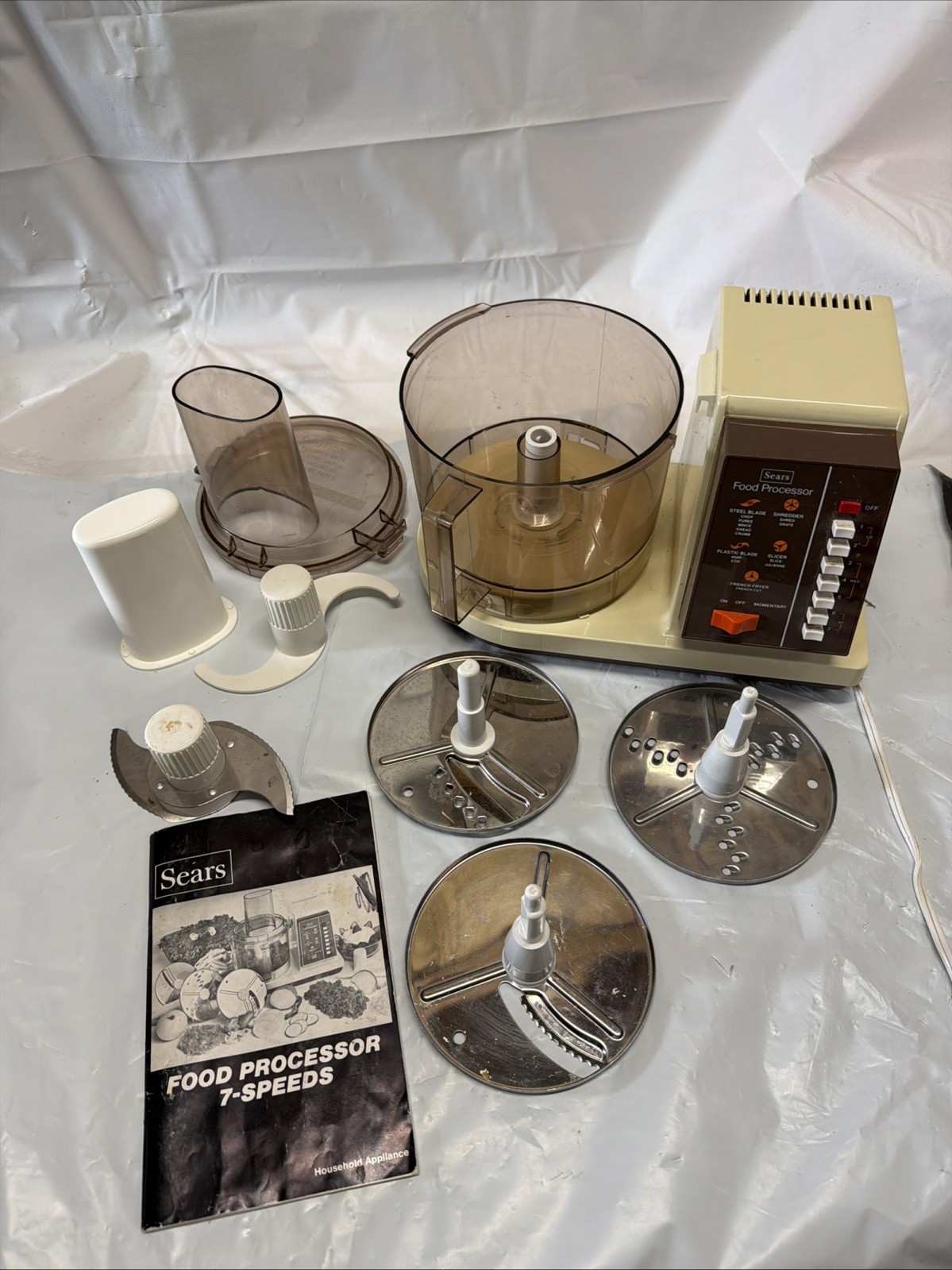 Vintage Sears Kenmore 7 Speed Food Processor model 400.822900 with access. WORKS