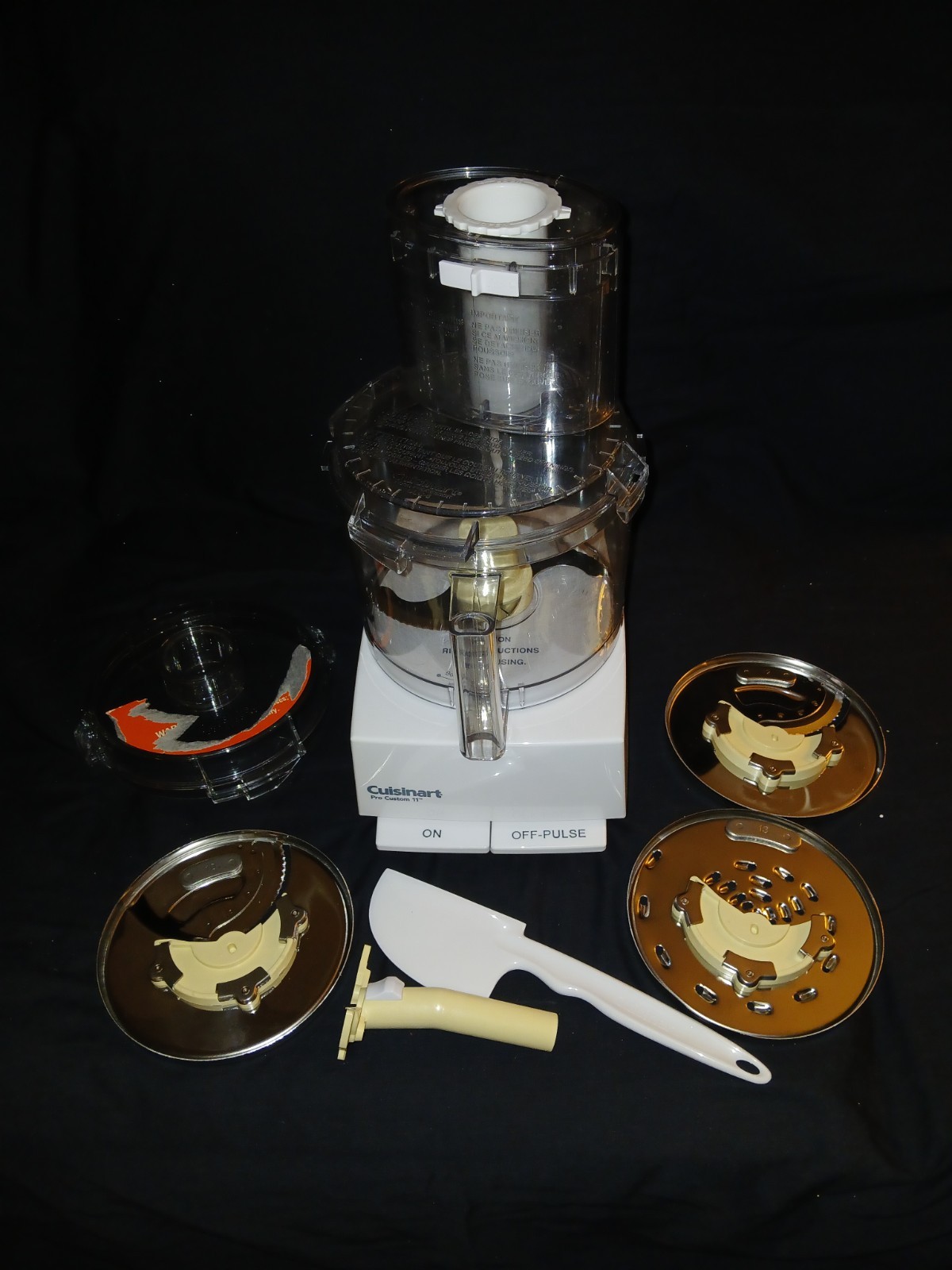 CuisinartPro Custom 11″ 11-Cup Food Processor Extra-Large Feed Tube White DLC-8S