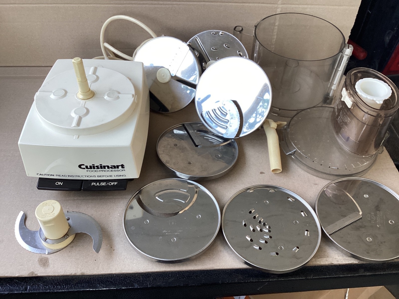 Cuisinart Food Processor Model #DLC-7Pro 14 Cup with Attachments Works!