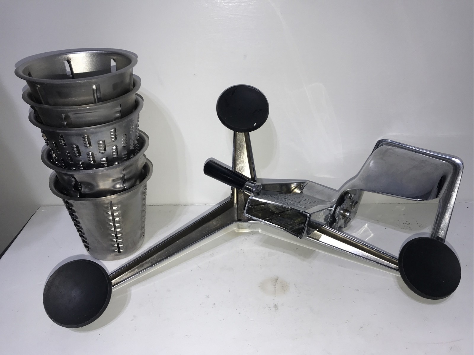 Saladmaster Dallas Texas Finger Guard Food Processor w/ 5-Cones & Base Vntg USA