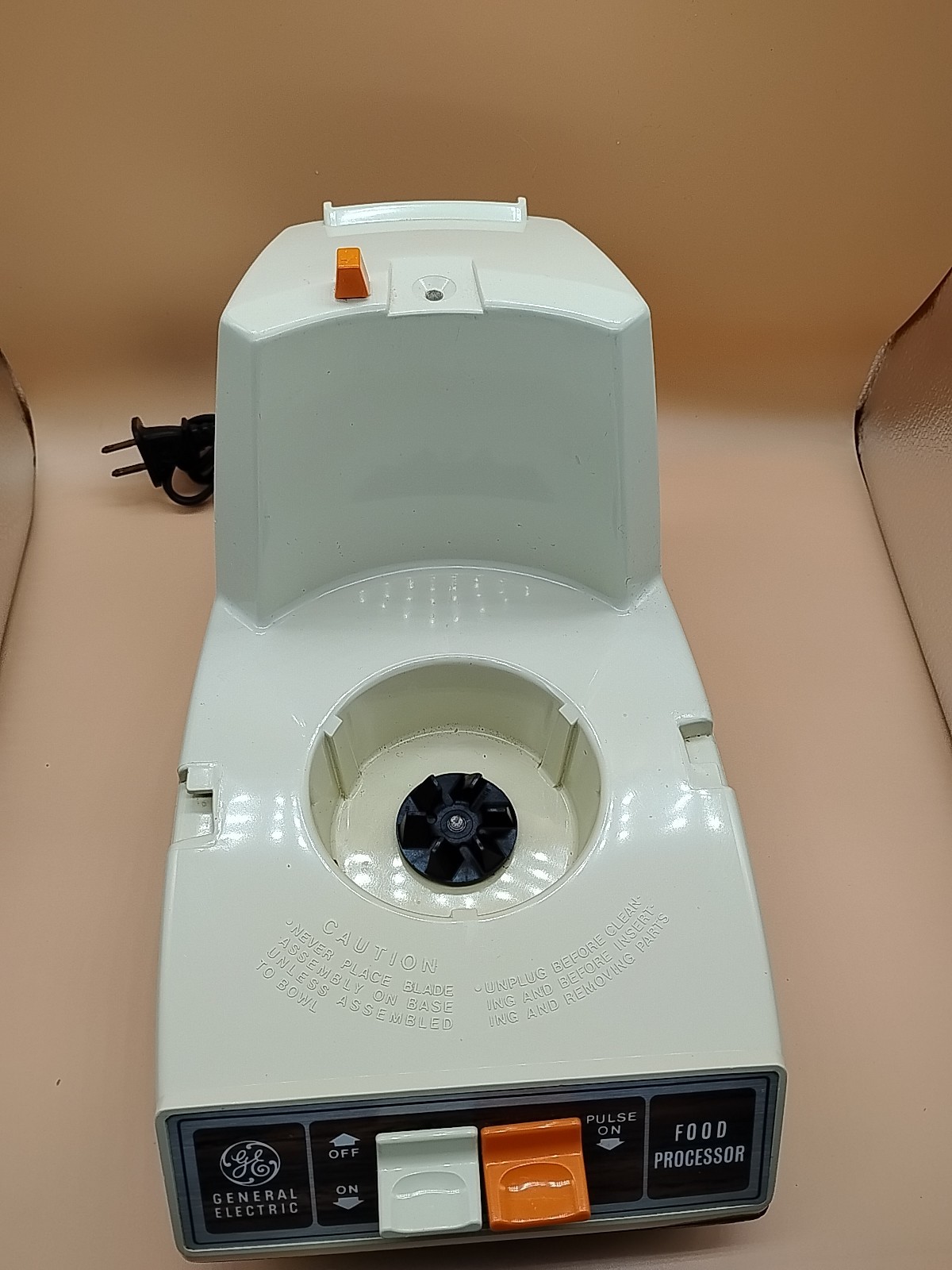 GE D2FP1 4200Food Processor 5-Cup Base w/ Bowl, Lid, Chopping & Shredding Blades