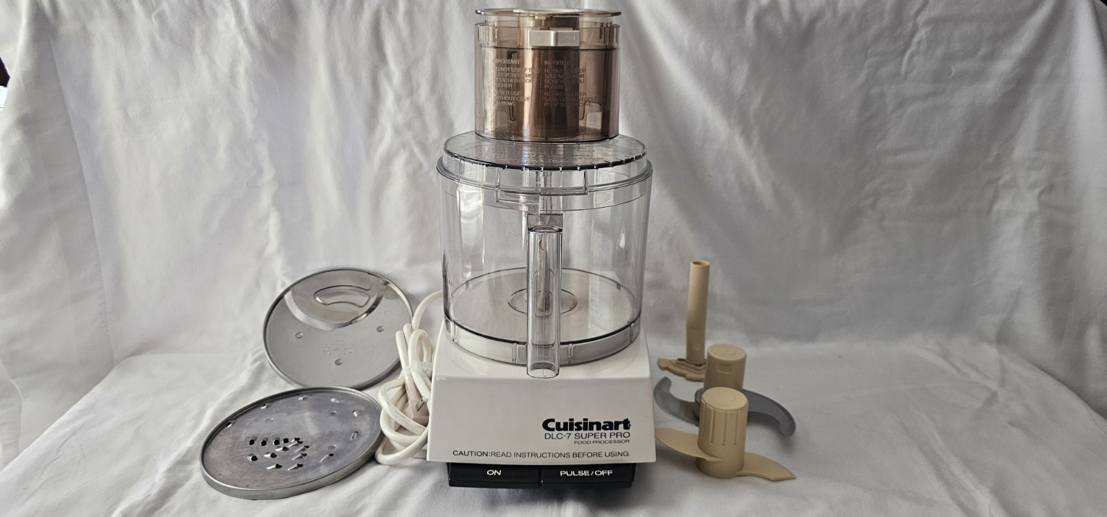 Cuisinart DLC-7 SUPER PRO 600W 14 Cup Food Processor w/ Attachments- Amber Chute