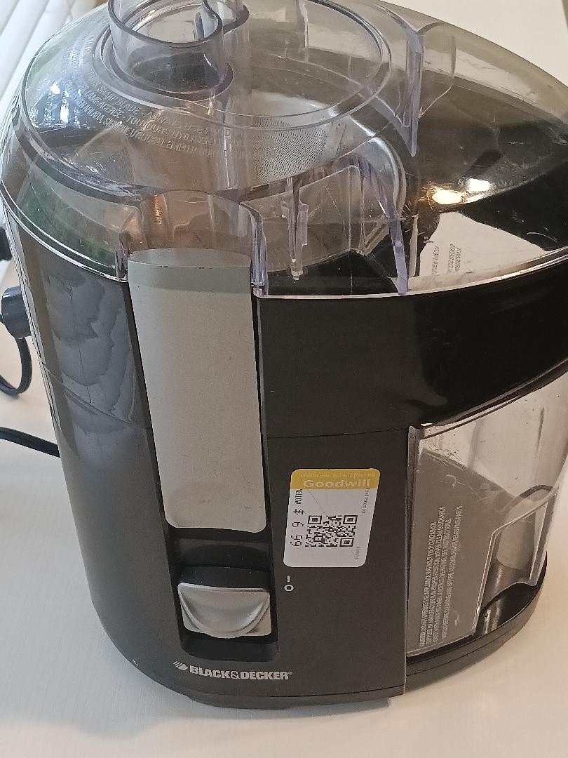 Black & Decker JE2200B 400-Watt Juice Extractor/Citrus Juicer — Used