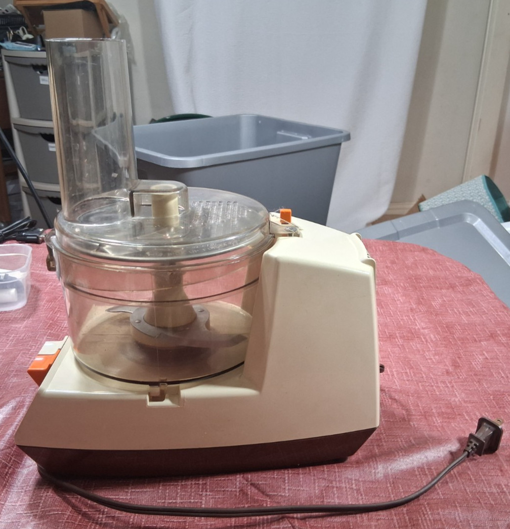 Vintage GE FOOD PROCESSOR / SLICER D1-4200 360W Made in USA