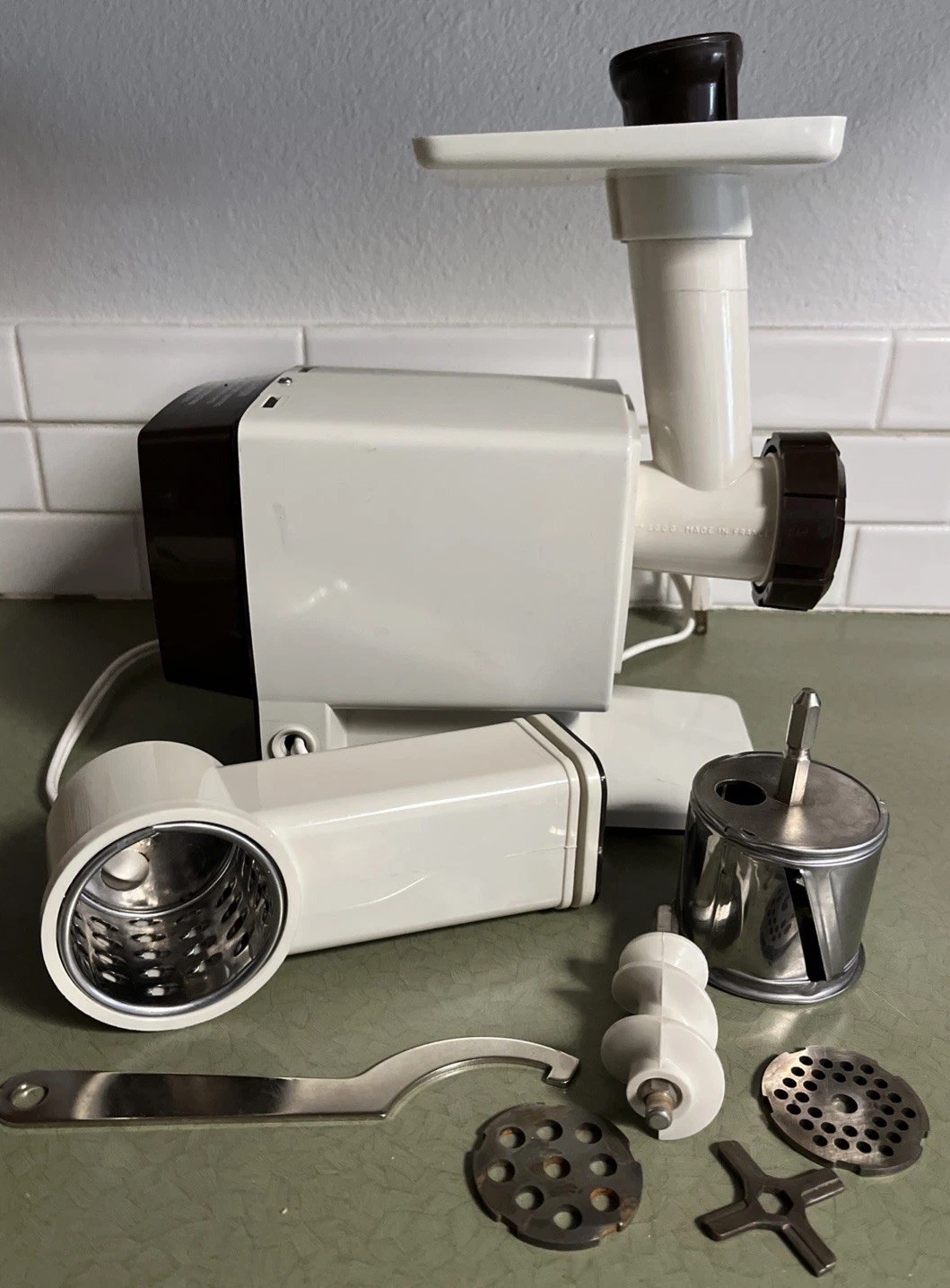 Vtg Tupperware Moulinex The Kitchen Works Model 252 Meat Grinder, Shredder WORKS