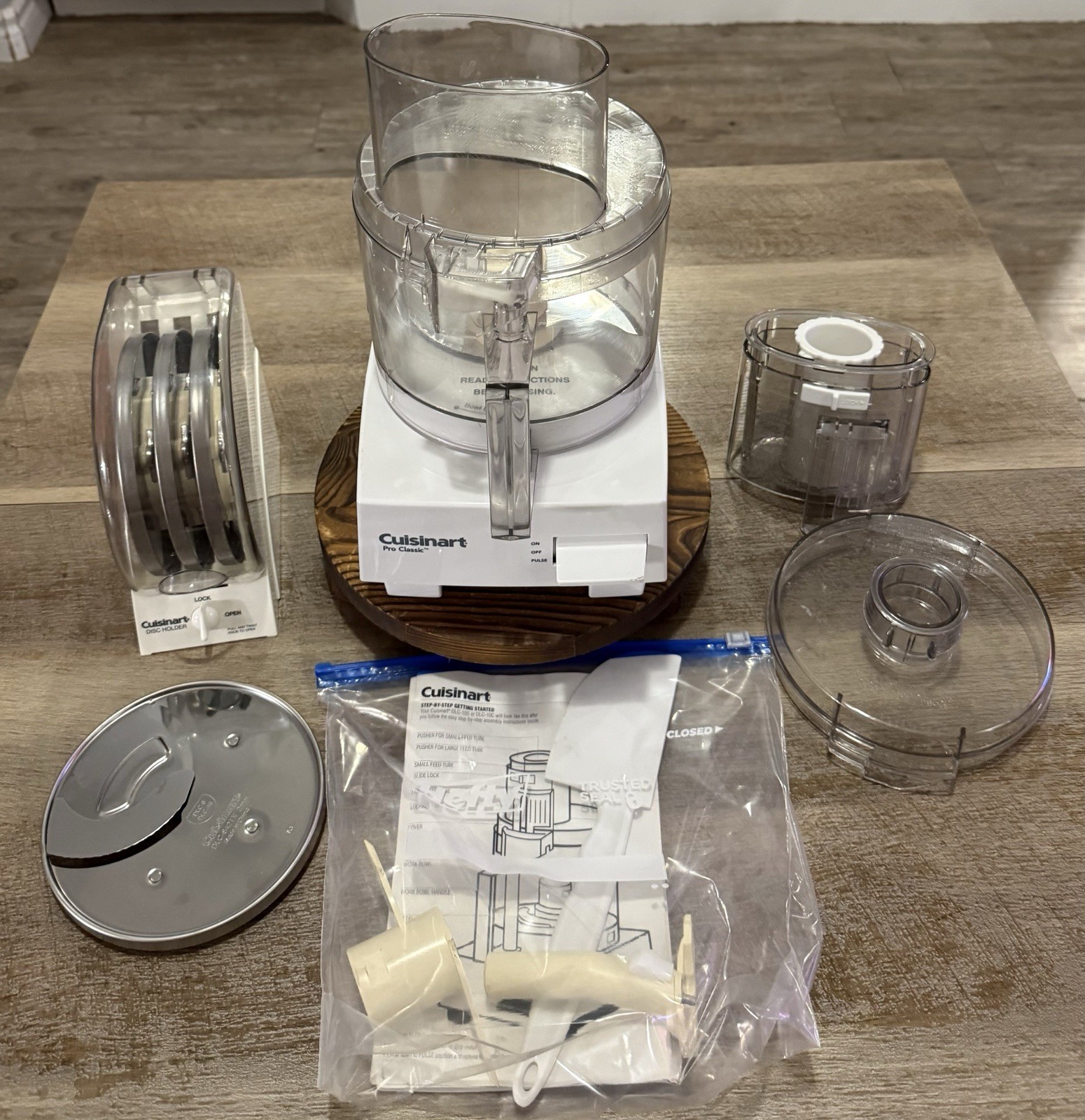 Cuisinart ~ Pro Classic 7 Cup Food Processor ~ DLC-10S ~ Complete W/ Accessories