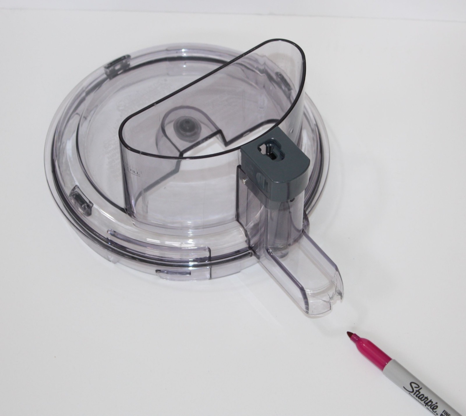Cuisinart FP-13WBC FP-13 Food Processor Work Bowl Lid – Has a crack on handle