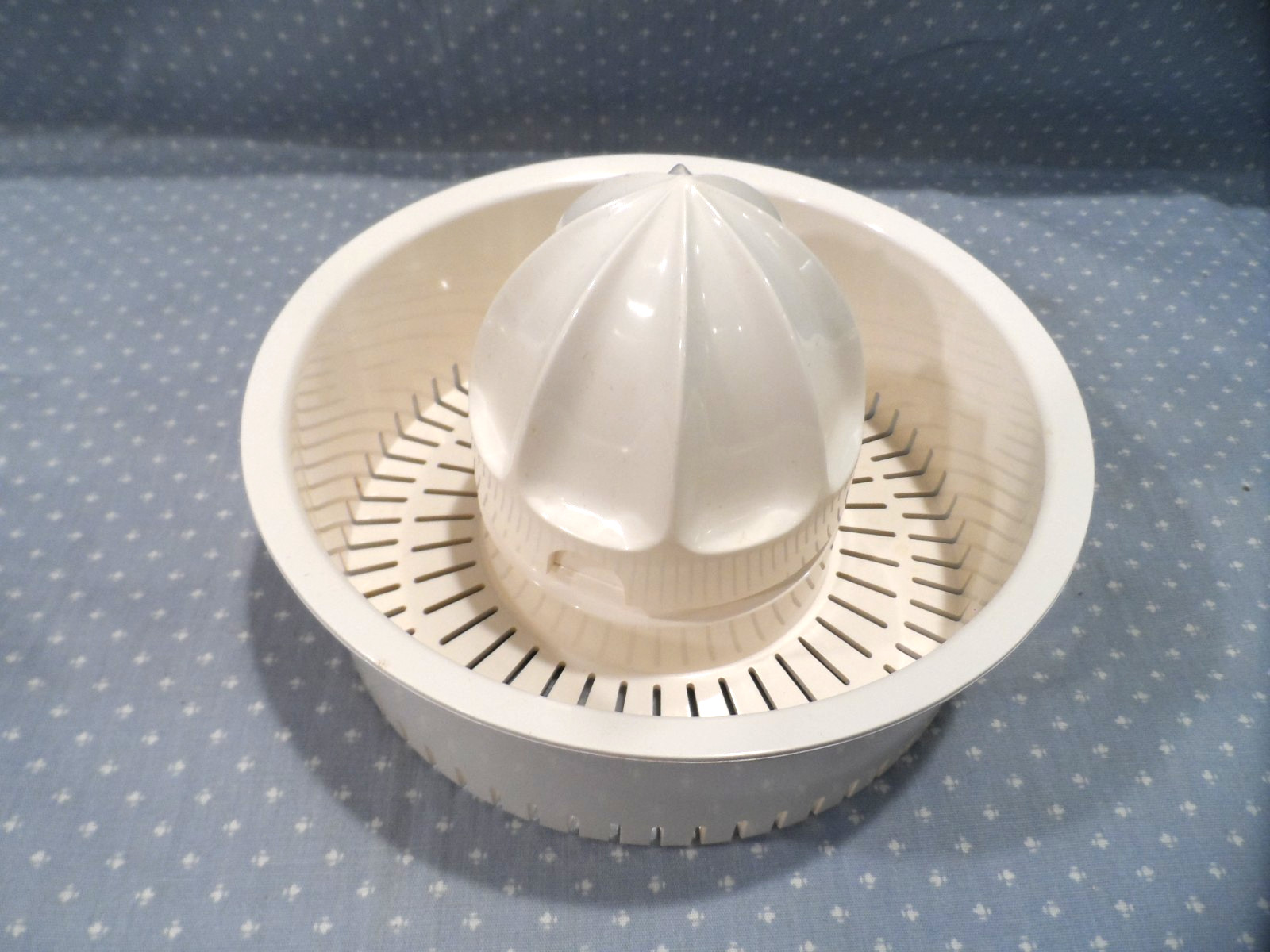 Vintage Cuisinart Super Citrus Juicer DLC-856~ 5 Piece Set W/ 3 Fruit Sizers