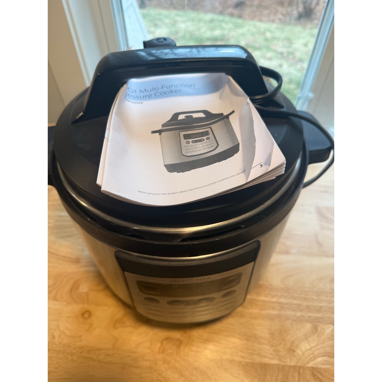 Insignia Pressure Cooker 8 qt. Digital Multi-Function Black/Silver