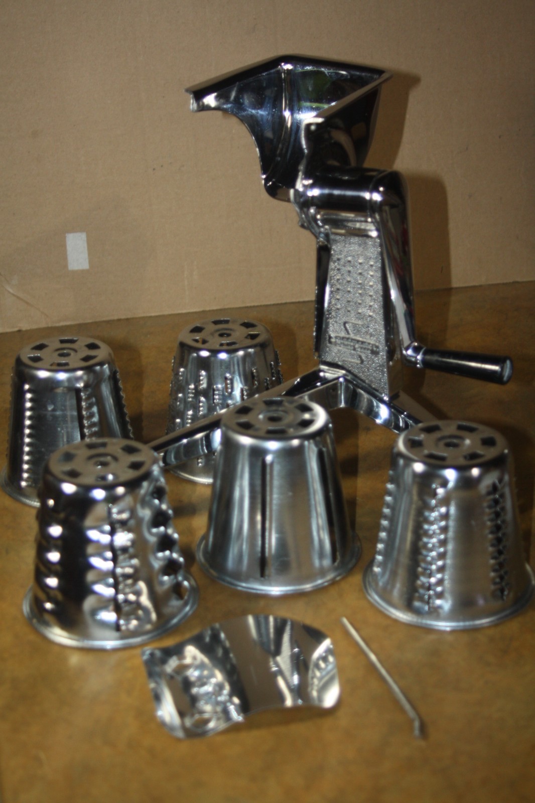 Nice Vintage Saladmaster Manual Food Processor With 5 Cones – Dallas Texas