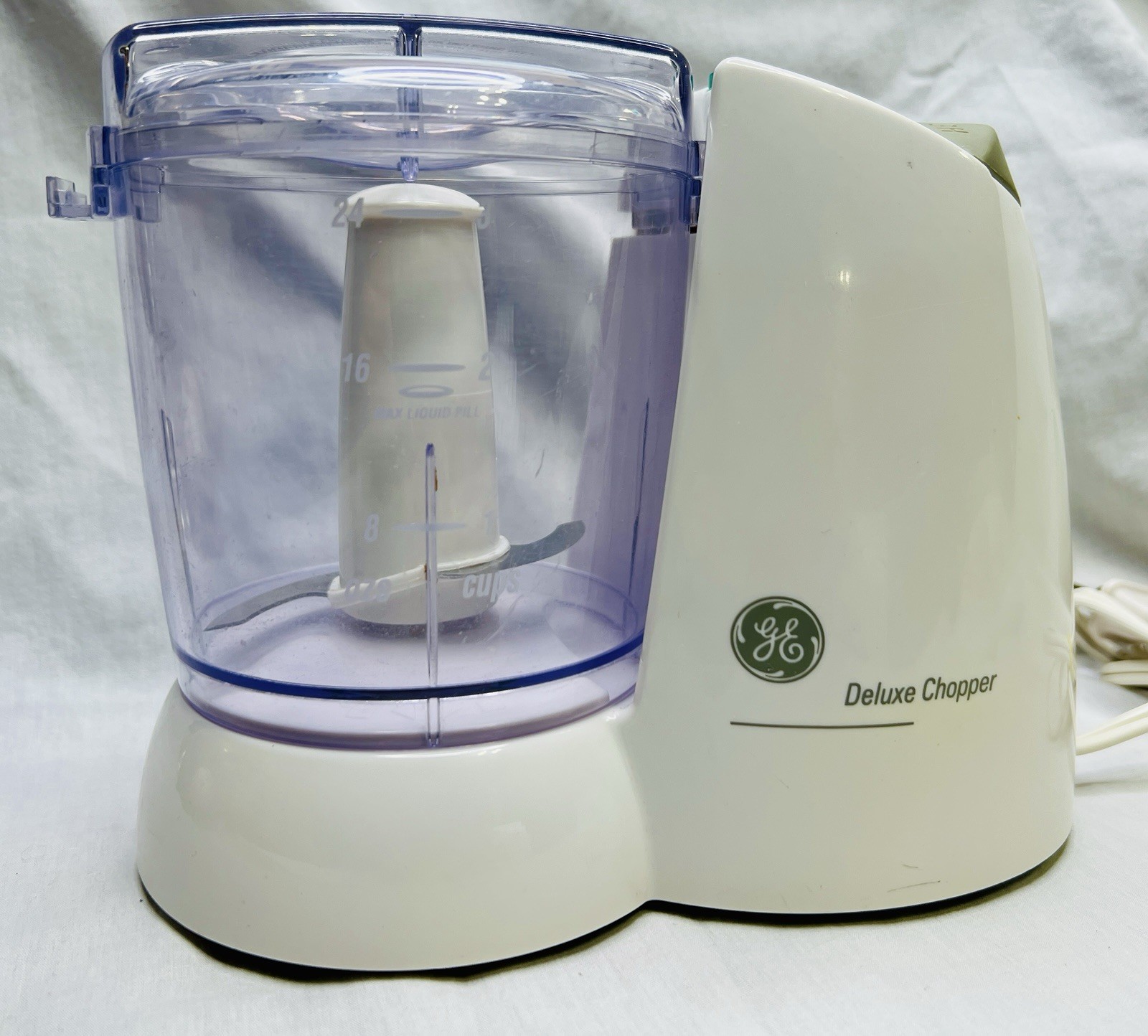 GE DELUXE FOOD CHOPPER 3-Cup Capacity 135 WATT 2 SPEEDS Model 106848
