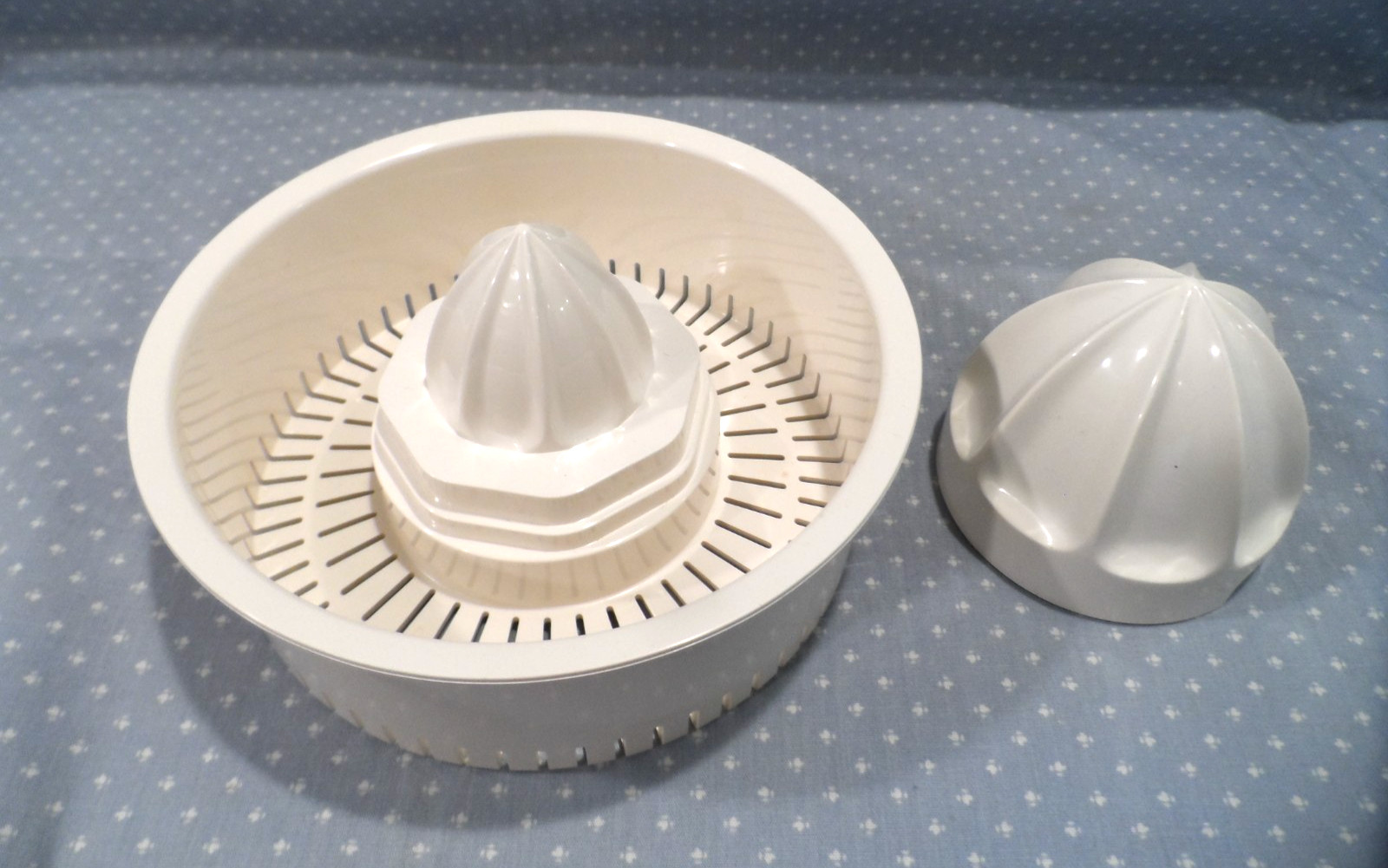 Vintage Cuisinart Super Citrus Juicer DLC-856~ 5 Piece Set W/ 3 Fruit Sizers