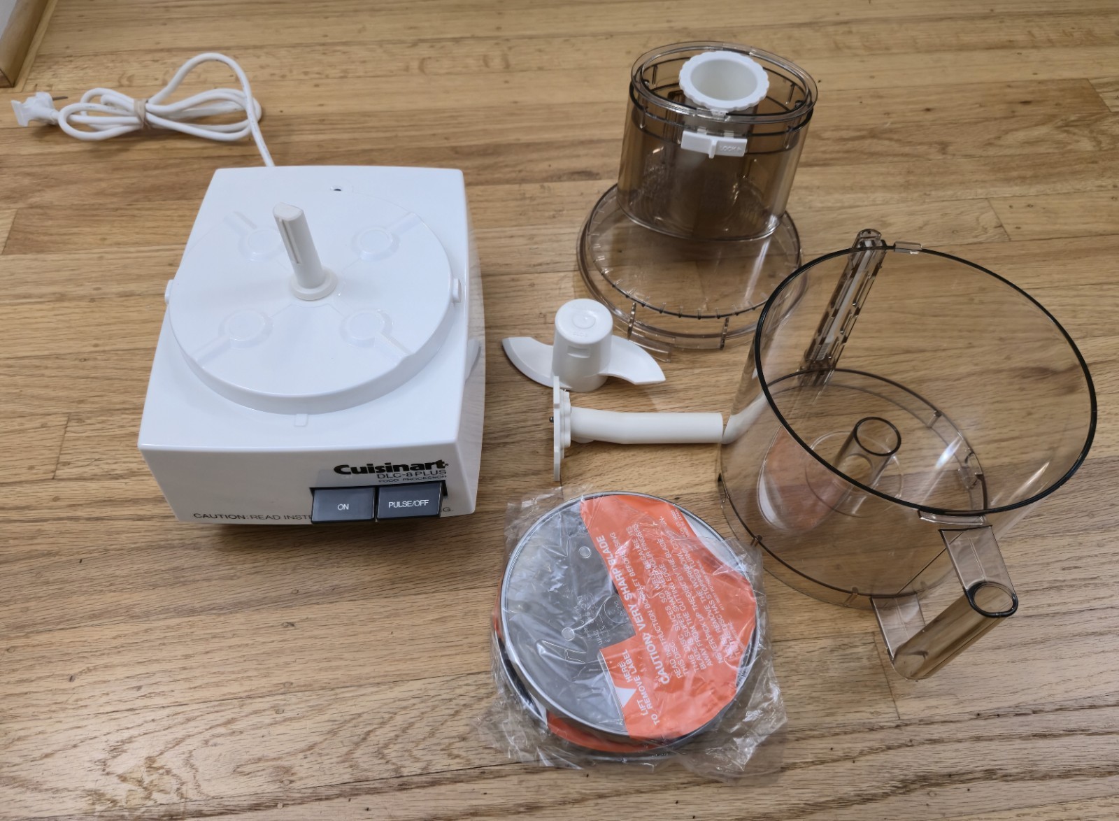 Cuisinart DLC-8 Plus Food Processor w/ Attachments UNUSED DLC-10 CLEAN VIDEO!