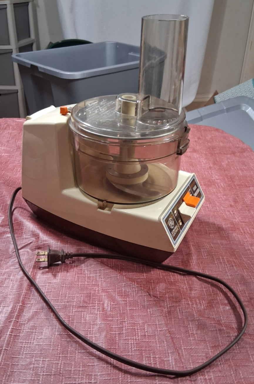 Vintage GE FOOD PROCESSOR / SLICER D1-4200 360W Made in USA