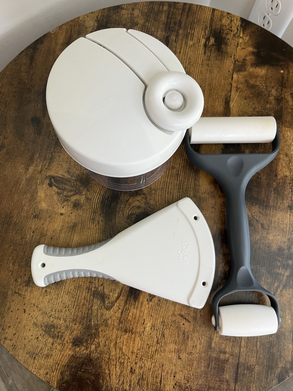 Pampered Chef 2581 Manual Food Processor w/ Shears, Can Opener, Rolling Pin