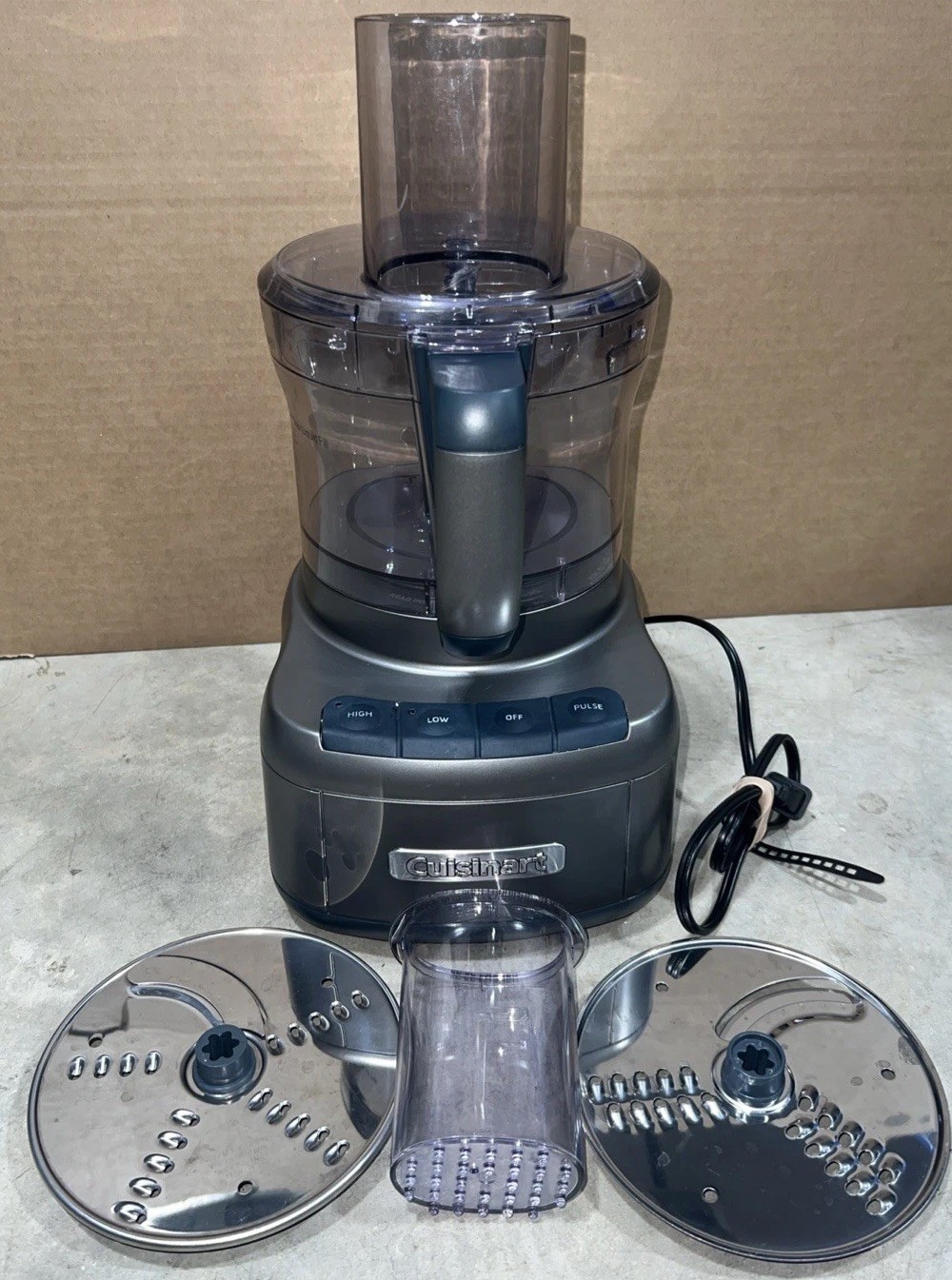 Cuisinart 8 Cup Food Processor 8 FP-8 Grey Silver W/ Slicing Blades “READ”
