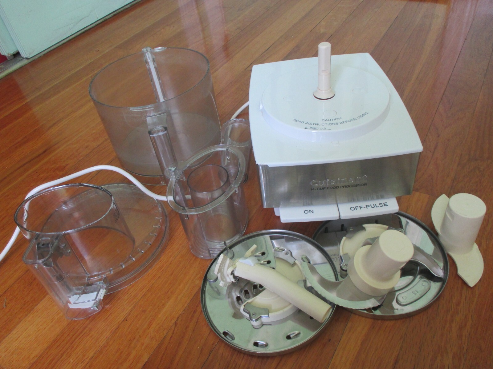Cuisinart model DFP-14BCWN (TYPE33)14-Cup Food Processor was text working well