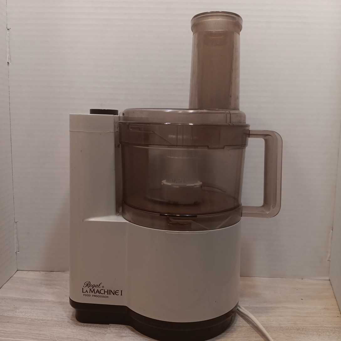 Vintage Regal La Machine 1 Full Size Food Processor Model V813 Cream/white