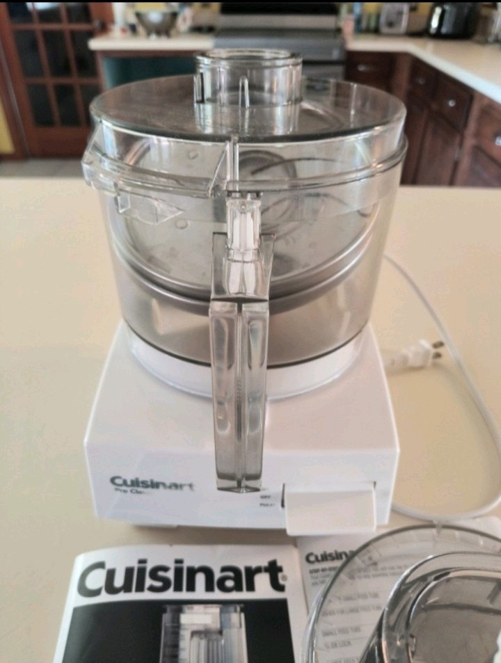 Cuisinart Pro Classic 7-Cup Food Processor White, Blades, Dishwasher-Safe