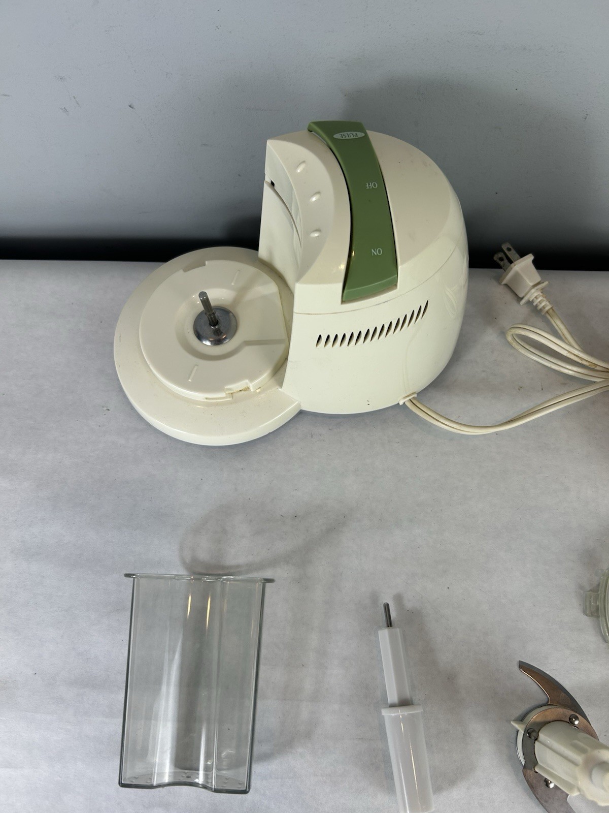 Black & Decker Mini Pro MFP100 Food Processor with Accessories Works