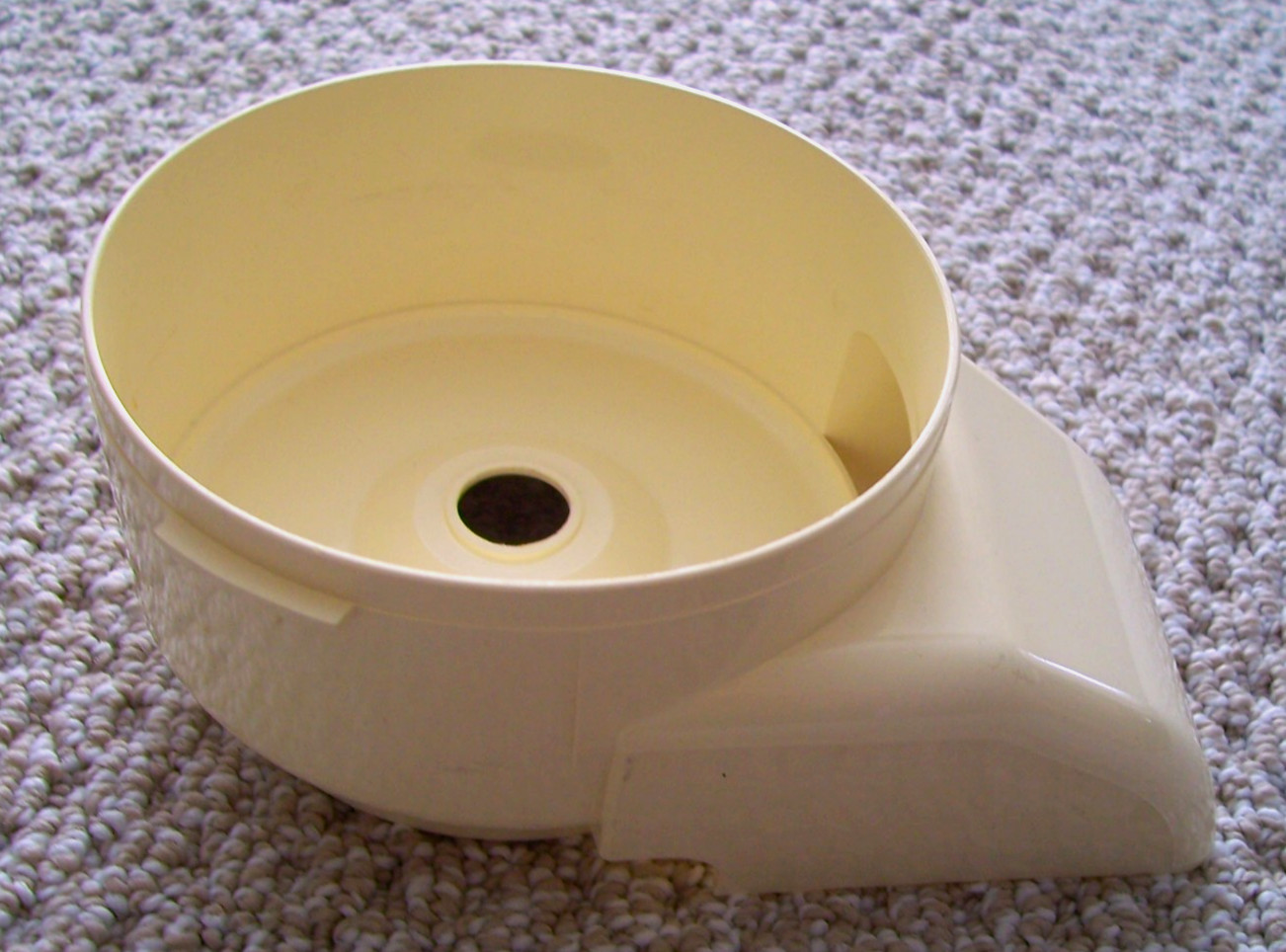 Sunbeam Oskar Model 14081 Food Processor Replacement Part Continuos Flow Chute