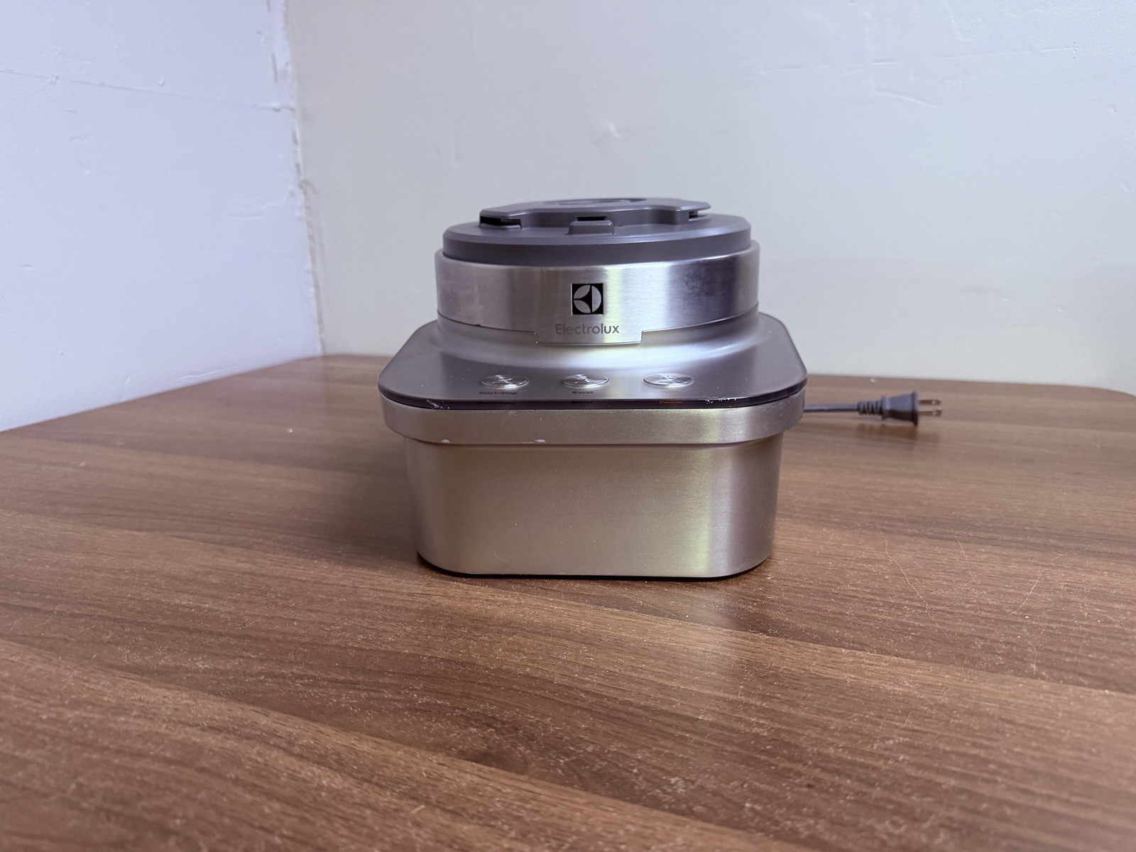 Electrolux Food Processor Masterpiece Collection with Attachments Cord Keeper